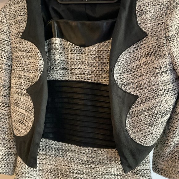 Bebe Tweed & Faux Leather Crop Blazer Sz. 4 - Picture 5 of 5